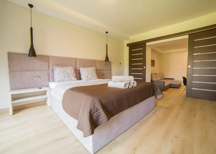 Willa Zacisze - Ostrowo - Komfortowe Apartamenty I Pokoje W Cichej Okolicy - Oaza Spokoju